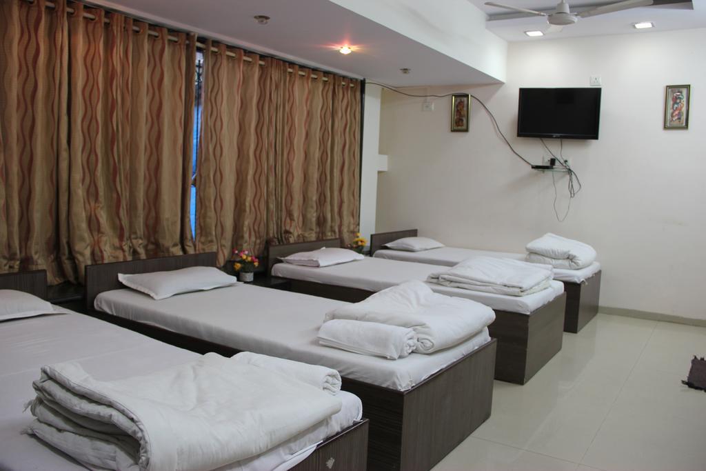 Sohum Habitat Goregaon Exhibition Centre Hotel Mumbai Exterior photo