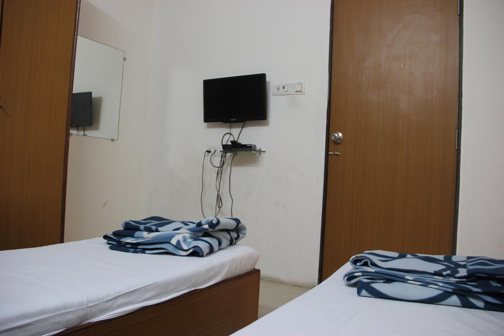 Sohum Habitat Goregaon Exhibition Centre Hotel Mumbai Exterior photo